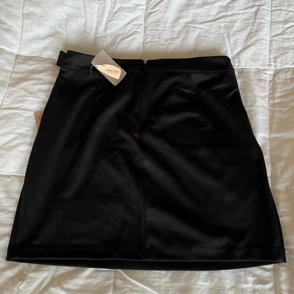 Forever21 Black skirt with Belt buckle flap - Picture 5 of 5